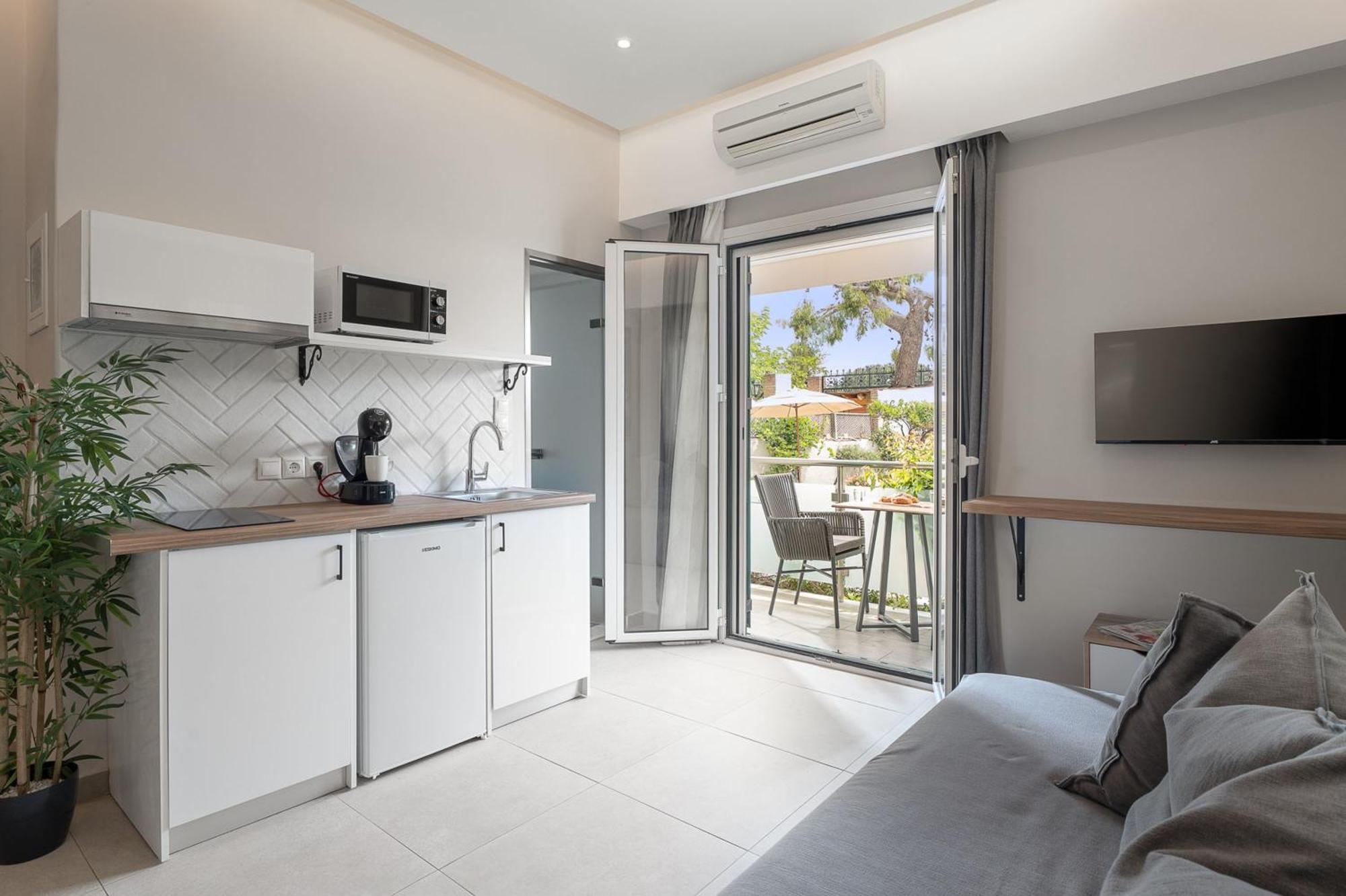 Captain's Seafront Apartment *