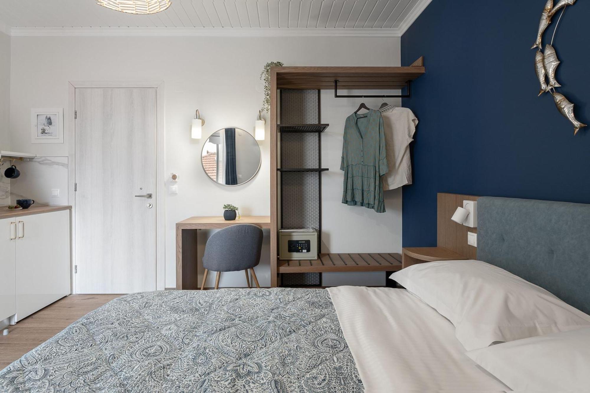 Captain's Seafront Apartment *