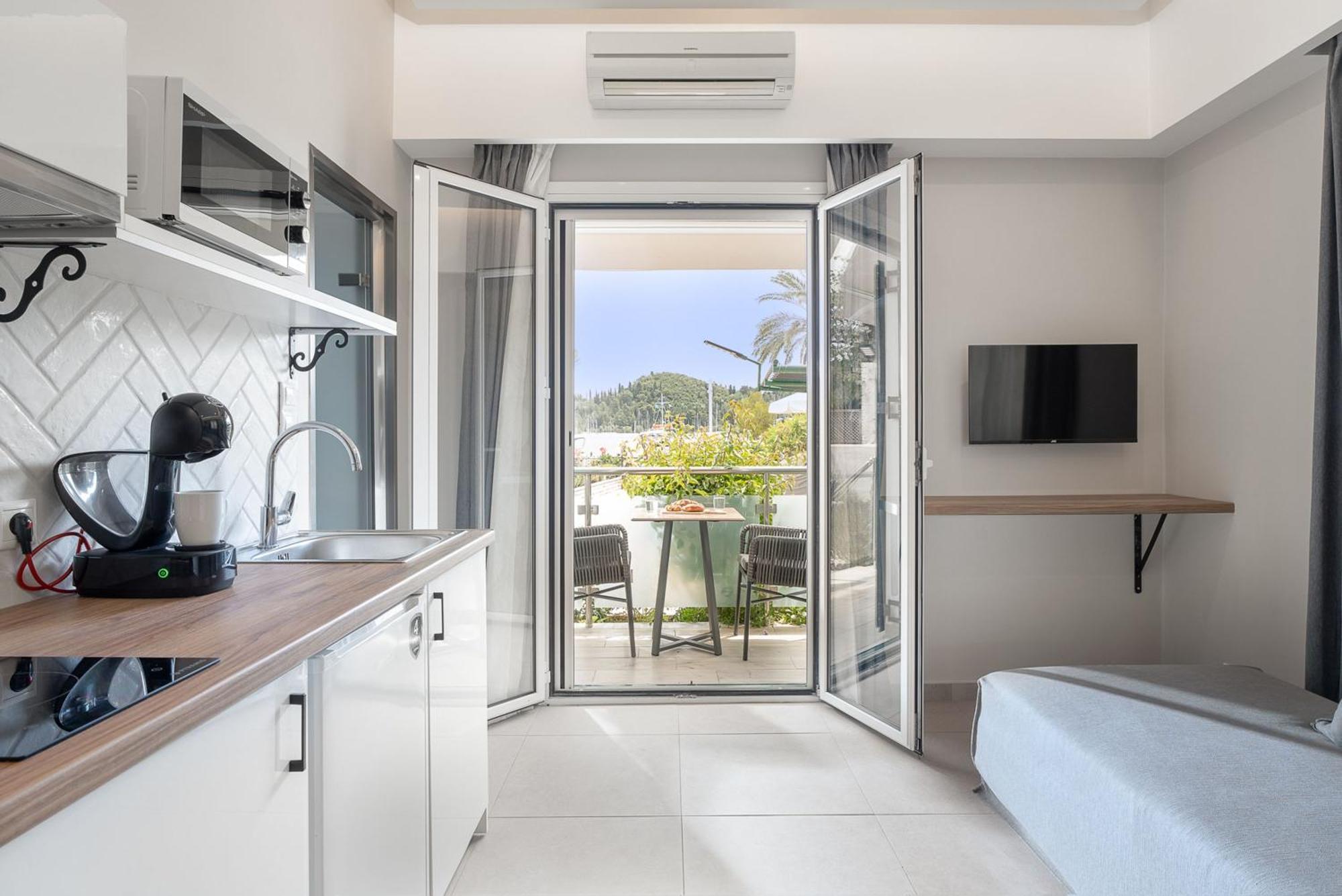Captain's Seafront Apartment *